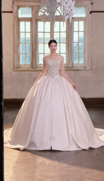 Robe de mariée simple sans bretelles en satin coupe trapèze, robe de mariée blanche DP08056