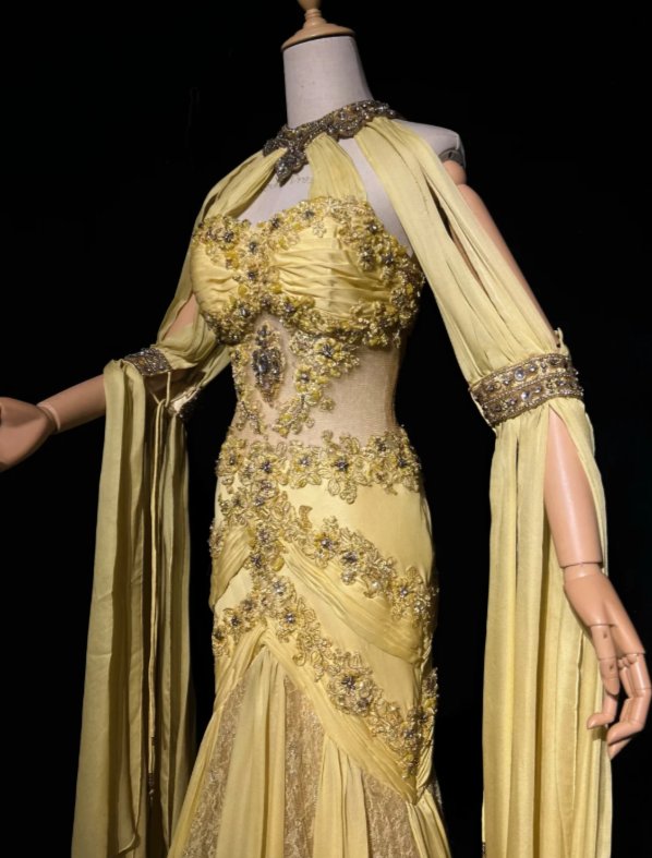 Schönes figurbetontes langes Abendkleid aus Chiffon mit Perlenbesatz, gelbes Ballkleid DP08152