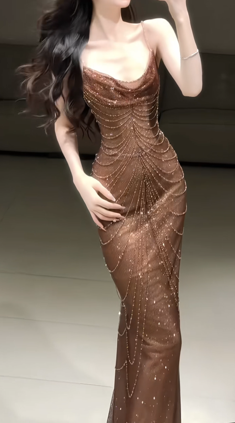 Schönes langes braunes Abendkleid aus Tüll in Etuiform, Ballkleid DP08154