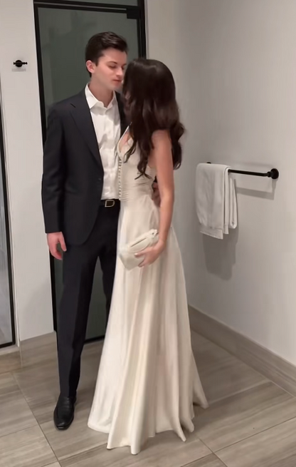 Schlichtes weißes Brautkleid aus Satin, figurbetontes langes Hochzeitskleid DP08181