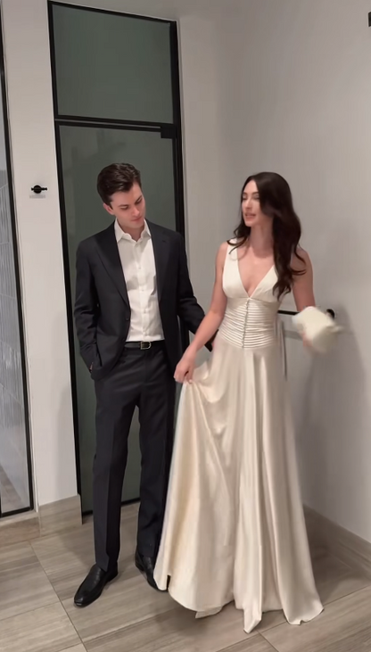 Schlichtes weißes Brautkleid aus Satin, figurbetontes langes Hochzeitskleid DP08181