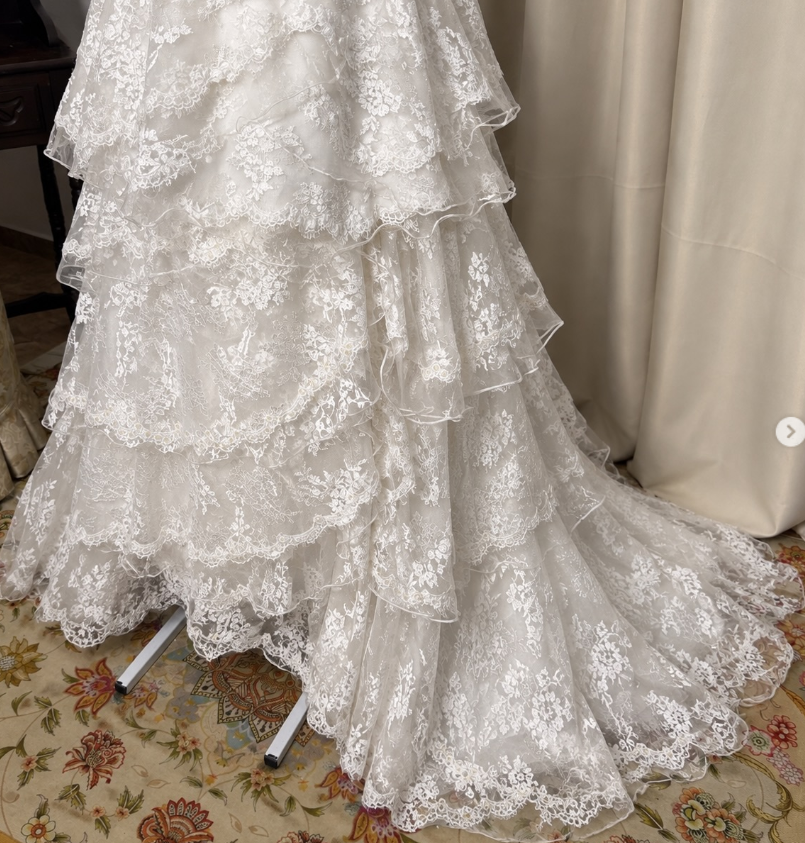 Robe de mariée blanche simple en dentelle, coupe trapèze, longue DP08183