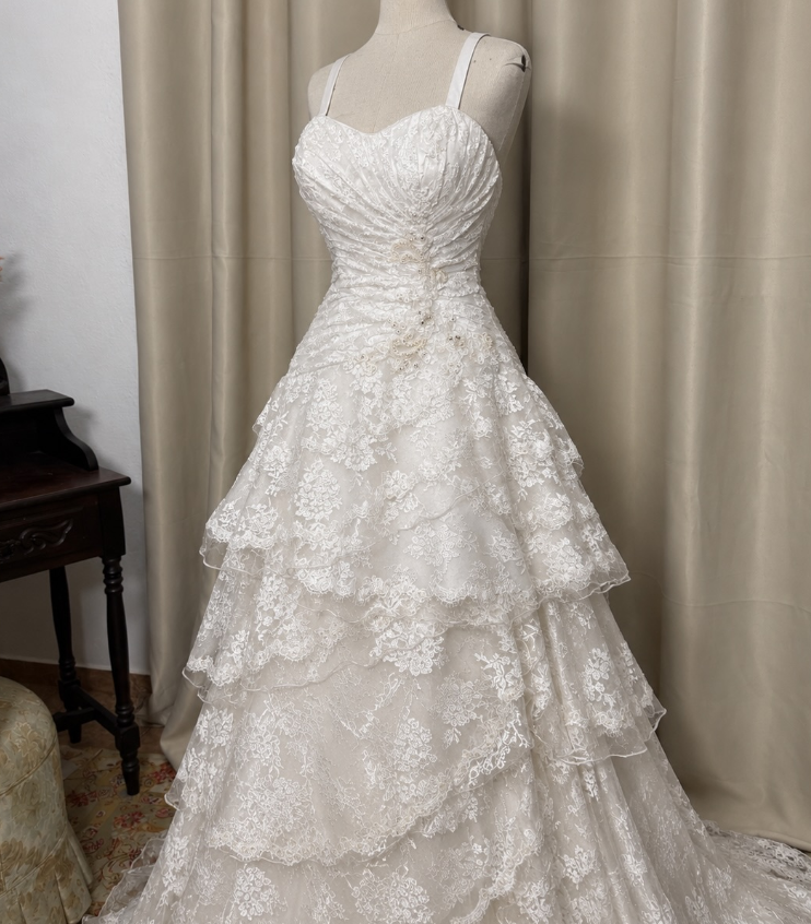 Robe de mariée blanche simple en dentelle, coupe trapèze, longue DP08183