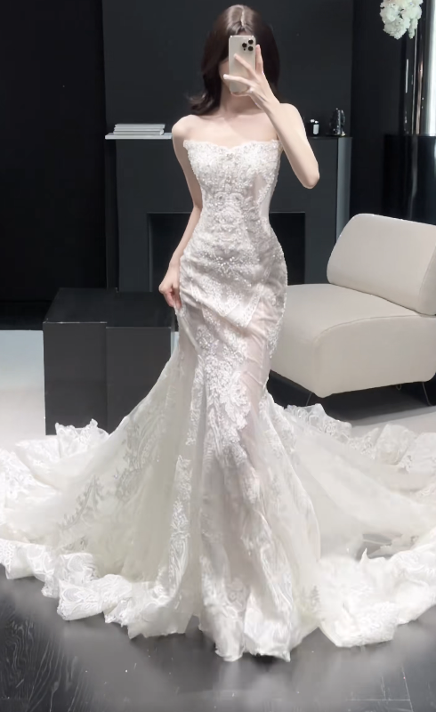 Schönes weißes Brautkleid, figurbetont, aus Spitze, mit Perlen, langes Hochzeitskleid DP08188