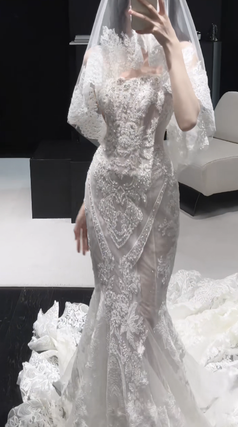Schönes weißes Brautkleid, figurbetont, aus Spitze, mit Perlen, langes Hochzeitskleid DP08188