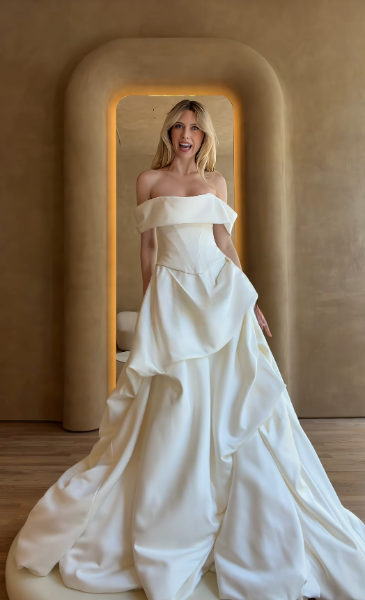 Jolie robe de mariée blanche en satin, coupe trapèze, longue DP08191