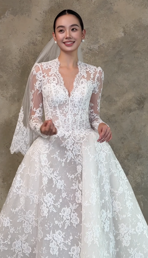 Jolie robe de mariée blanche en dentelle, coupe trapèze, longue DP08194