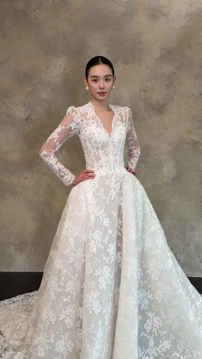 Jolie robe de mariée blanche en dentelle, coupe trapèze, longue DP08194