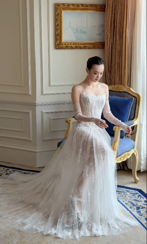 Pretty White Bridal Gown A-Line Lace Long Wedding Dress DP08195