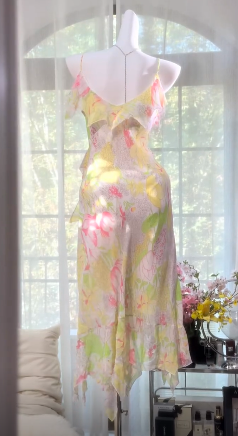 Niedliches kurzes Ballkleid mit Blumenmuster, figurbetontes Chiffonkleid für Geburtstagsfeiern DP08261