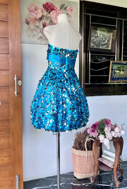 Jolie robe de bal courte bleue en satin à sequins, coupe trapèze, robe de fête d’anniversaire DP08272