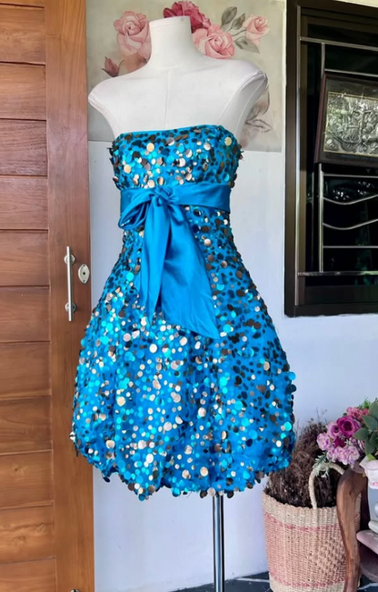 Jolie robe de bal courte bleue en satin à sequins, coupe trapèze, robe de fête d’anniversaire DP08272