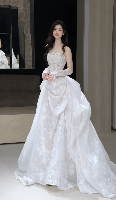 Robe de mariée longue blanche fourreau en dentelle glamour DP08302