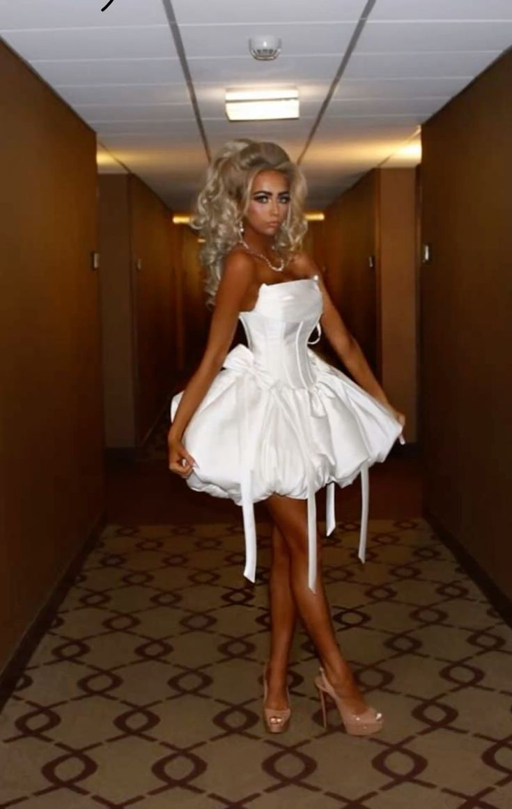 Sexy Ballkleid Trägerloses Satin Weiß Kurzes Sommer Geburtstagskleid Hoco Kleid Geburtstagsoutfit 18. Geburtstag Mini Partykleider DP1065