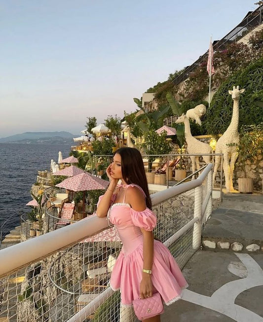 Süßes A-Linie Spaghettiträger Rosa Kurzes Sommer-Geburtstagskleid Hoco Kleid Geburtstagsoutfit 18. Geburtstag Mini-Cocktailkleider DP1099