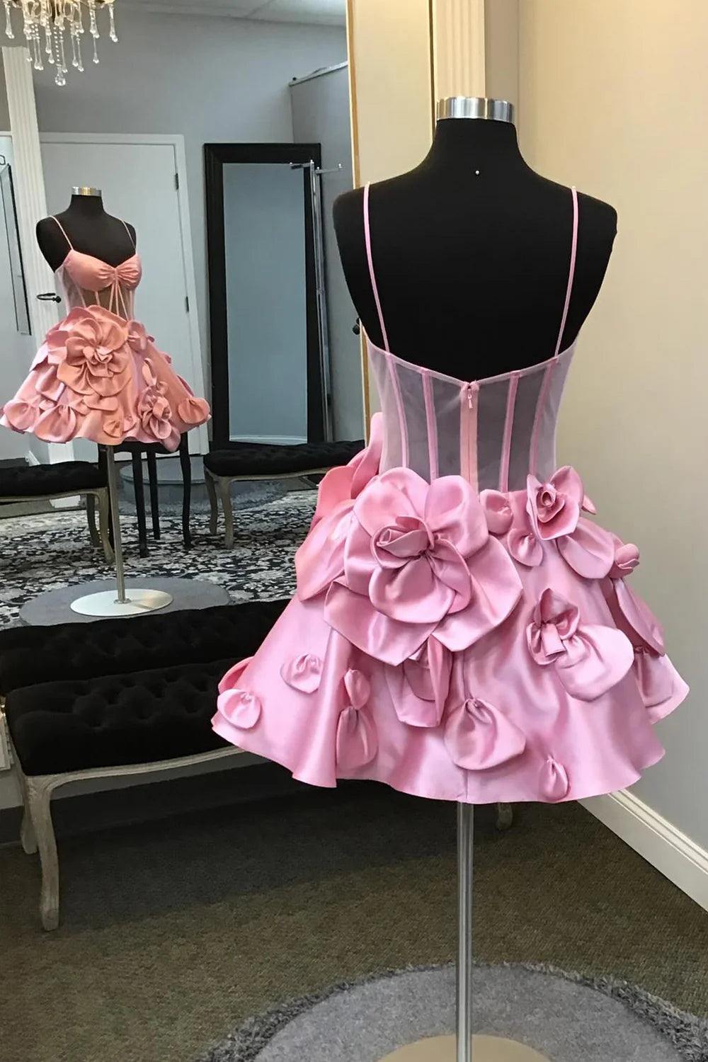 Robe de bal sexy à bretelles spaghetti en satin rose, courte, tenue d'été pour 20e anniversaire, tenue Hoco, mini robe de soirée pour 18e anniversaire, DP1172