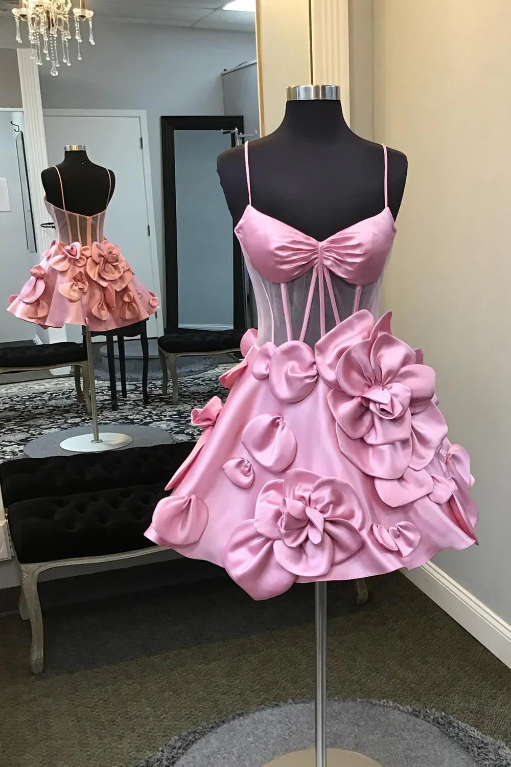 Robe de bal sexy à bretelles spaghetti en satin rose, courte, tenue d'été pour 20e anniversaire, tenue Hoco, mini robe de soirée pour 18e anniversaire, DP1172