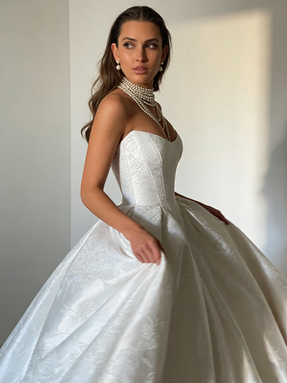 Romantic Bridal Gown Ball Gown Strapless Satin White Wedding Dresses Minimalist Bridal Gowns DP1186