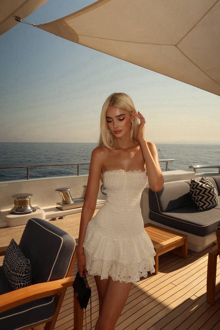 Jolie robe d'été en dentelle blanche sans bretelles, coupe trapèze, tenue d'anniversaire Hoco, mini robe de cocktail pour 19e anniversaire, DP1221