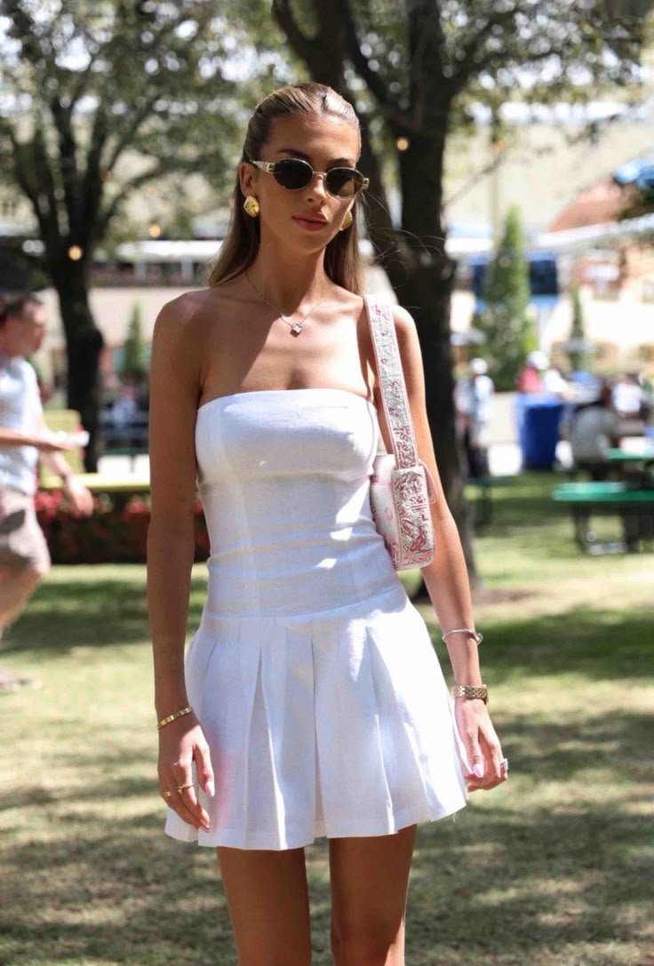 Jolie robe fourreau bustier en satin blanc pour anniversaire, tenue Hoco, mini-robe de cocktail pour 19e anniversaire, DP1232