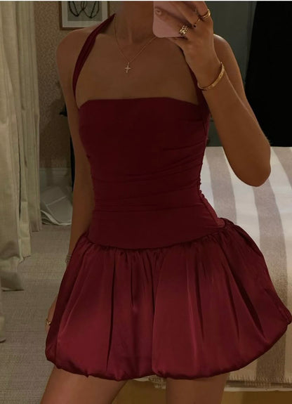 Schlichtes A-Linien-Neckholder-Burgunderrot-Satin-Kurzes Sommer-Geburtstagskleid Hoco-Kleid Geburtstagsoutfit 16. Geburtstag Mini-Partykleider DP1235