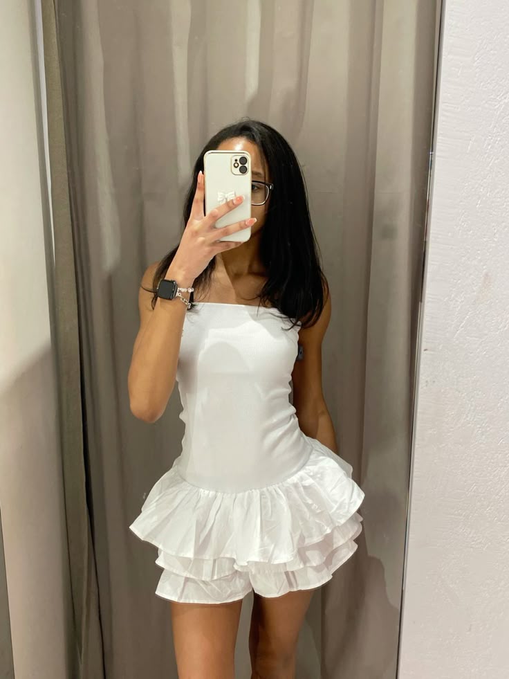 Hübsches A-Linie trägerloses Satin-weißes Sommer-Kurzgeburtstagskleid Hoco-Kleid Geburtstagsoutfit 19. Geburtstag Mini-Cocktailkleider DP1245
