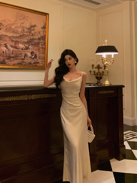Elegantes Meerjungfrau-Satin-Elfenbein-ärmelloses Kleid zum 21. Geburtstag Partykleid Geburtstags-Outfits Geburtstagskleid-Ideen für Frauen DP1289