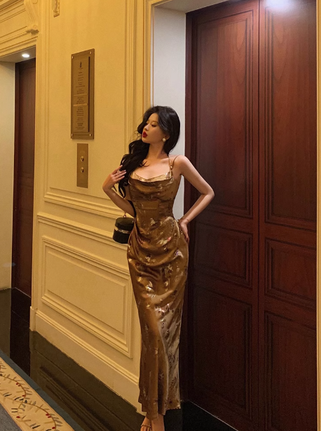 Edle Meerjungfrau Spaghettiträger Gold Satin Langes Kleid zum 18. Geburtstag Partykleid 21. Geburtstag Outfits Geburtstagskleid Ideen für Frauen DP1311