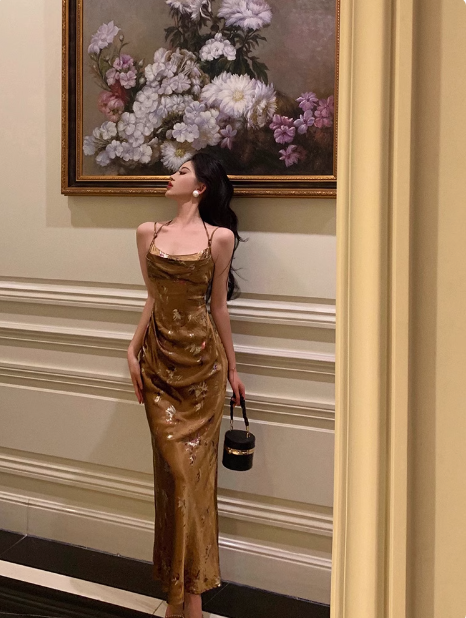Edle Meerjungfrau Spaghettiträger Gold Satin Langes Kleid zum 18. Geburtstag Partykleid 21. Geburtstag Outfits Geburtstagskleid Ideen für Frauen DP1311