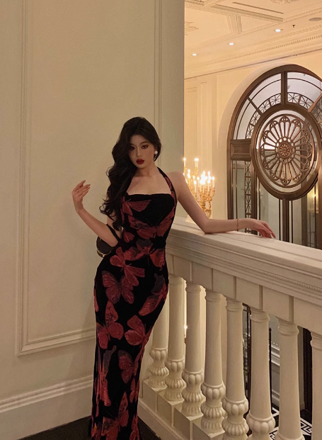 Edles Etuikleid in Rosa mit Neckholder, langes Kleid zum 18. Geburtstag, Partykleid zum 21. Geburtstag, Outfits für Geburtstagskleider für Frauen, DP1315