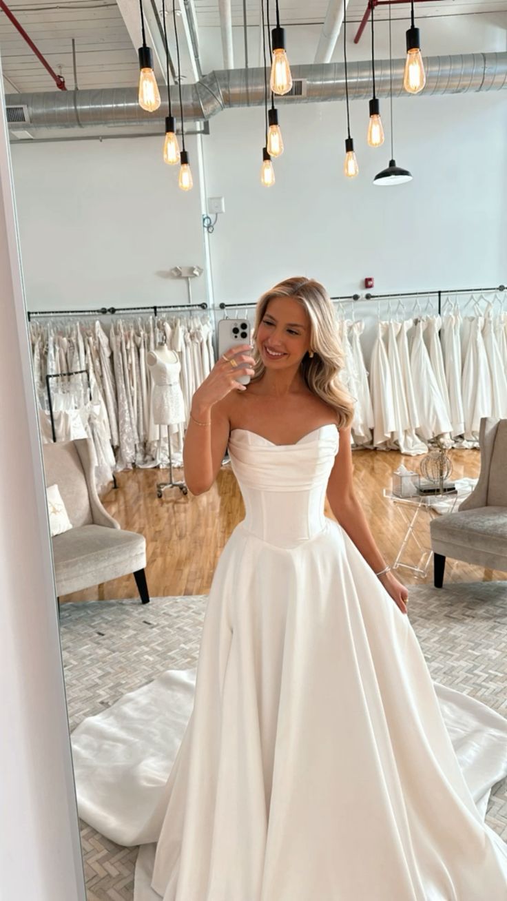 Classic Bridal Gown A Line Sweetheart Satin White Wedding Dresses Minimalist Bridal Gowns DP1319