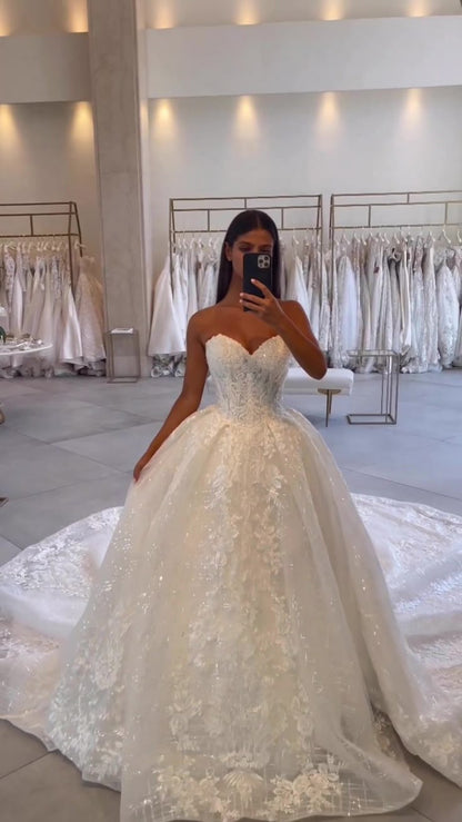 Classic Bridal Gown Ball Gown Sweetheart Lace White Wedding Dresses Minimalist Bridal Gowns DP1326