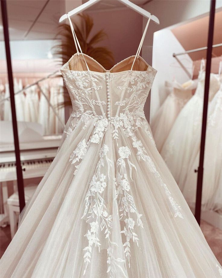 Chic Spaghetti Straps Wedding Dresses Lace Applique Princess Lace A-line Bridal Gowns DP1333