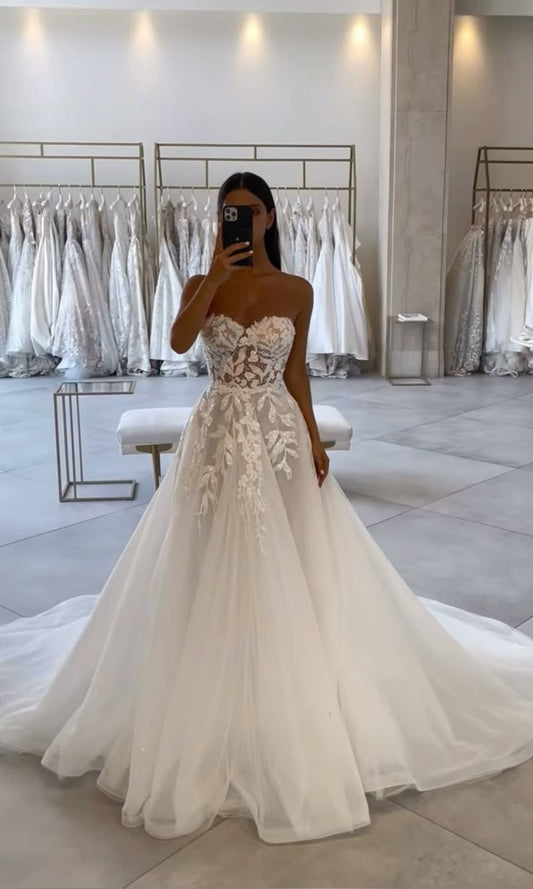 Classic Bridal Gown Ball Gown Strapless Lace White Summer Wedding Dresses Minimalist Bridal Gowns DP1360