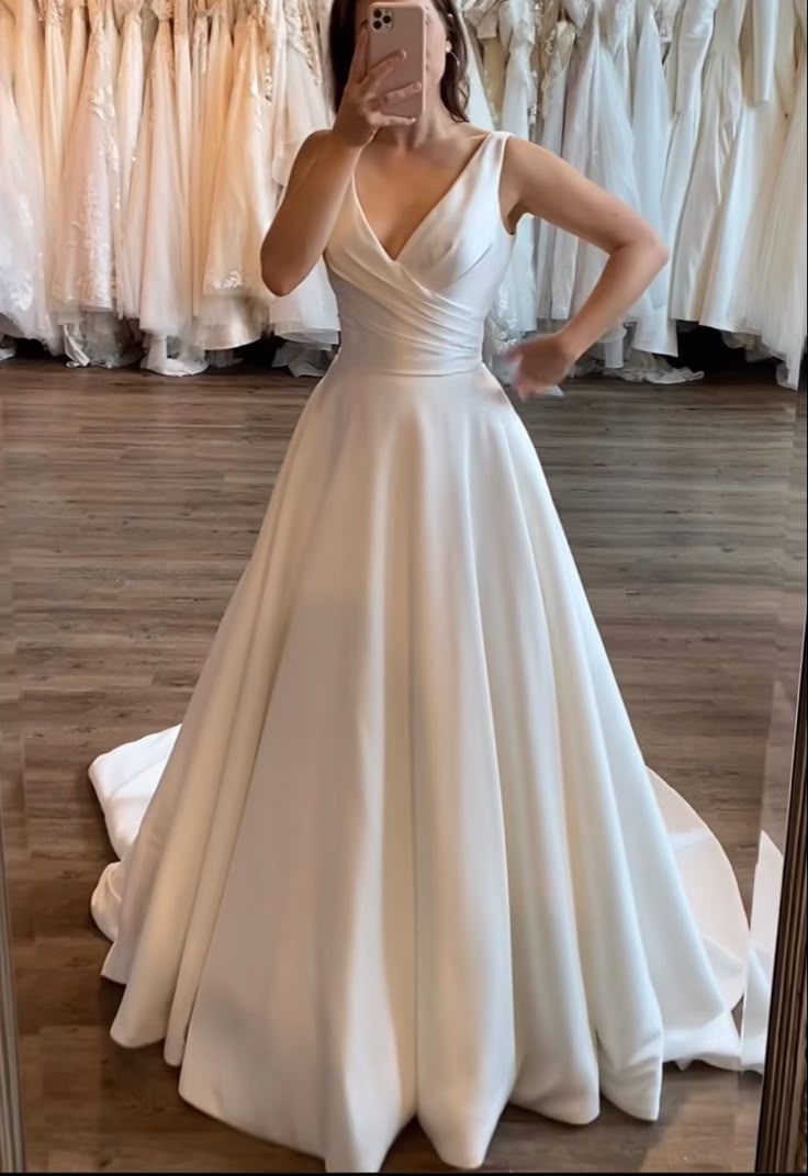 Hübsches Brautkleid Ballkleid V-Ausschnitt Satin Weiß Brautkleider Brautkleider DP1376