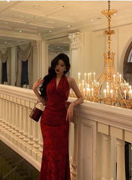 Elegantes Etuikleid mit Neckholder, ärmellos, Burgunderrot, 21. Geburtstagskleid, Partykleid, Geburtstags-Outfits, Geburtstagskleid-Ideen für Frauen, DP1385