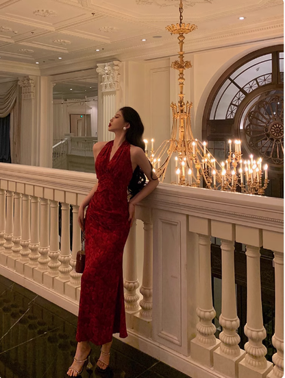 Elegantes Etuikleid mit Neckholder, ärmellos, Burgunderrot, 21. Geburtstagskleid, Partykleid, Geburtstags-Outfits, Geburtstagskleid-Ideen für Frauen, DP1385
