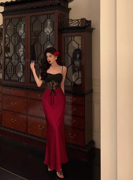 Edle Meerjungfrau Spaghettiträger Rot Langes Kleid zum 18. Geburtstag Partykleid 21. Geburtstag Outfits Geburtstagskleid Ideen für Frauen DP1395