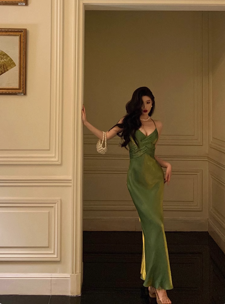 Elegantes Etuikleid mit Spaghettiträgern, grün, ärmellos, burgunderrot, Kleid zum 23. Geburtstag, Partykleid, Geburtstags-Outfits, Geburtstagskleid-Ideen für Frauen, DP1413