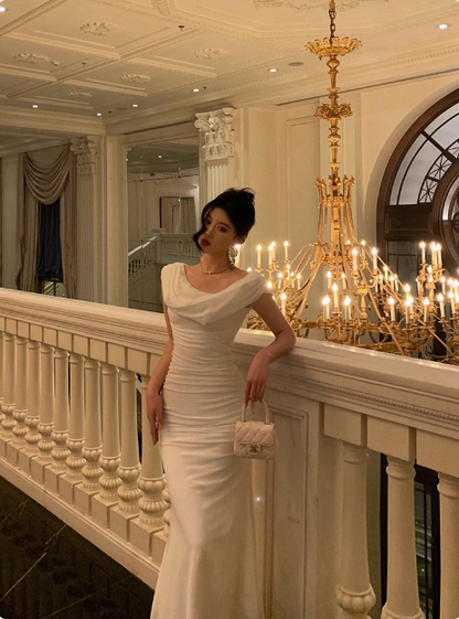Elegantes Etuikleid mit Spaghettiträgern, weiß, ärmellos, 23. Geburtstagskleid, Partykleid, Geburtstags-Outfits, Geburtstagskleid-Ideen für Frauen, DP1414