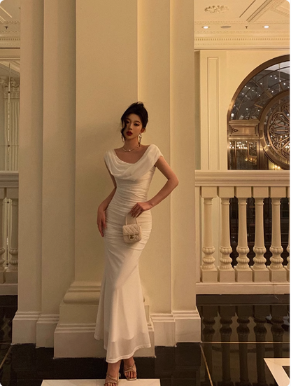 Elegantes Etuikleid mit Spaghettiträgern, weiß, ärmellos, 23. Geburtstagskleid, Partykleid, Geburtstags-Outfits, Geburtstagskleid-Ideen für Frauen, DP1414