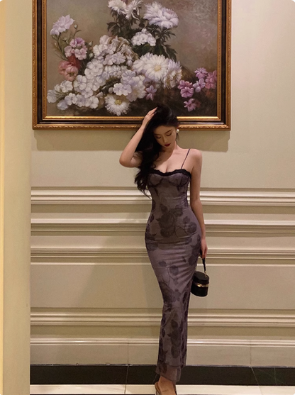 Elegantes Etuikleid mit Spaghettiträgern, ärmellos, traubenfarben, 23. Geburtstagskleid, Partykleid, Geburtstags-Outfits, Geburtstagskleid-Ideen für Frauen, DP1415