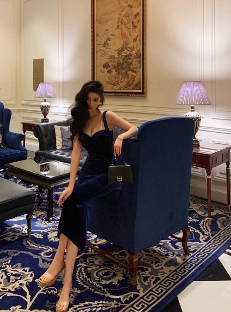 Elegant Glamour Sheath Straps Blue Velvet Prom Gowns Party Dress Classy Gowns Evening Dresses DP1457