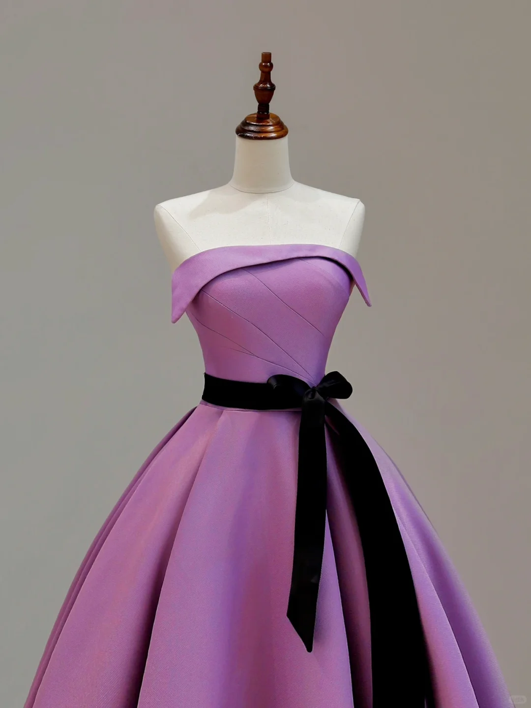 Elegantes, glamouröses A-Linien-Kleid aus trägerlosem Satin in Lila zum 21. Geburtstag, Partykleid, Geburtstags-Outfits, Geburtstagskleid-Ideen für Frauen, DP1526