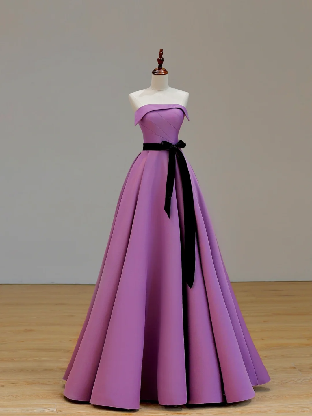 Elegantes, glamouröses A-Linien-Kleid aus trägerlosem Satin in Lila zum 21. Geburtstag, Partykleid, Geburtstags-Outfits, Geburtstagskleid-Ideen für Frauen, DP1526
