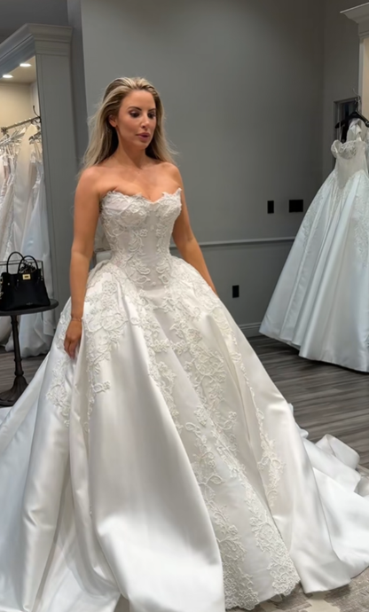 Classic Bridal Gown Ball Gown Sweetheart Lace White Wedding Dresses Minimalist Bridal Gowns DP1590