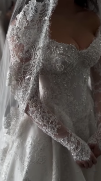 Elegantes Brautkleid Ballkleid aus der Schulter weiße Spitze Brautkleider minimalistischen Brautkleider DP1620