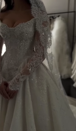Elegantes Brautkleid Ballkleid aus der Schulter weiße Spitze Brautkleider minimalistischen Brautkleider DP1620