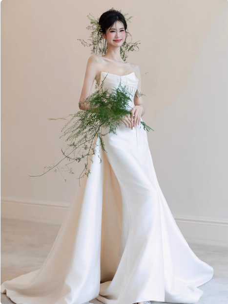 Romantisches Brautkleid Meerjungfrau trägerloses Satin Brautkleider Minimalistische Brautkleider DP1666