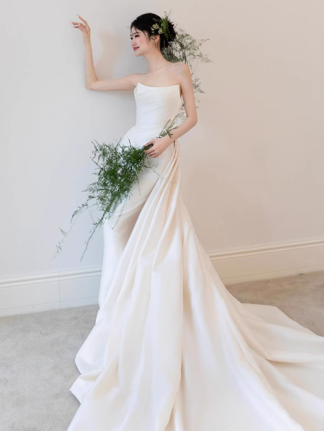 Romantisches Brautkleid Meerjungfrau trägerloses Satin Brautkleider Minimalistische Brautkleider DP1666